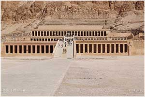 Blick auf den Tempel der Maat-ka-Ra Haptschepsut | Foto: Sabrina | Reiner | CC BY-SA