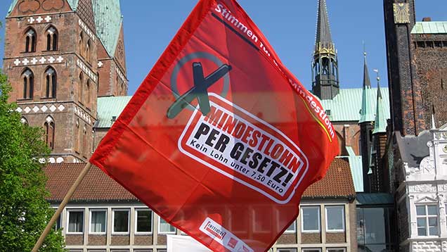 Für Mindestlohn | DGB-Kundgebung am 1. Mai 2009 auf dem Lübecker Markt | Foto: Autor: MrsMyer, Wikipedia | Lizenz CC