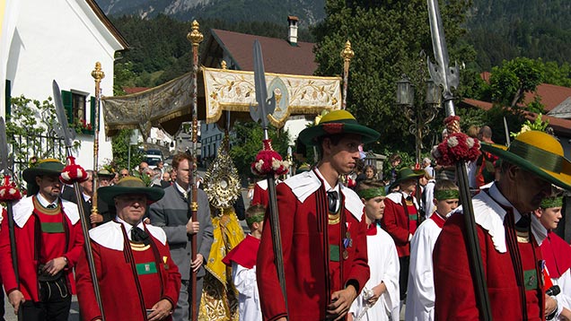 Fronleichnamsprozession in Thaur, Tirol am 4. Juni 2015
